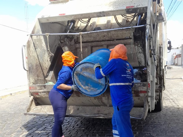 Quebra de carros coletores atrasa cronograma de coleta de lixo em Caicó; Prefeitura faz mutirões de limpezas